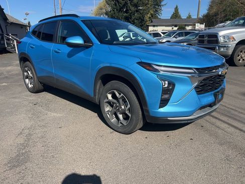 Used 2025 Chevrolet Trax LT image 1