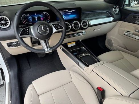 Certified 2025 Mercedes-Benz GLB 250 image 7