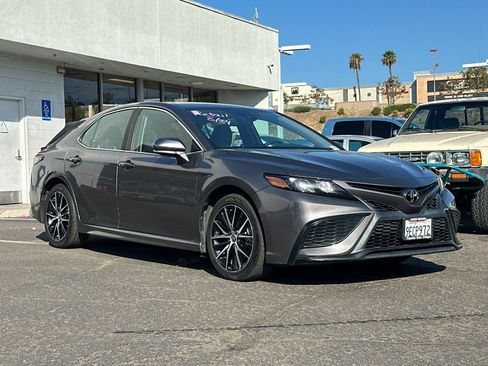 Used 2023 Toyota Camry SE w/ Convenience Package FWD image 2