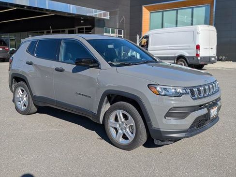 Certified 2023 Jeep Compass Sport image 3