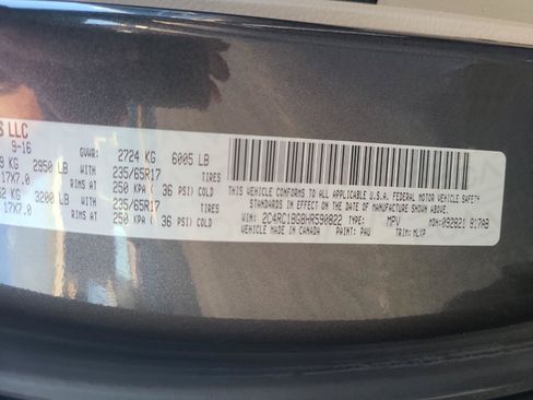 Used 2017 Chrysler Pacifica Touring-L FWD image 27