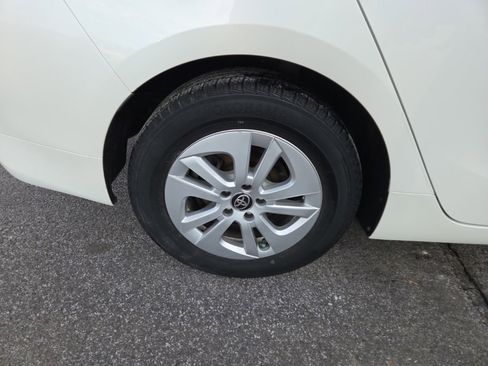 Used 2016 Toyota Prius Two image 20