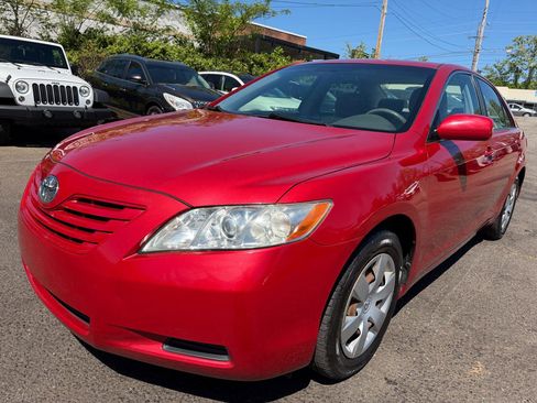 Used 2009 Toyota Camry LE FWD image 1