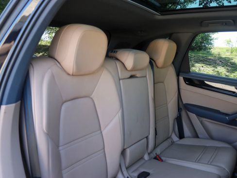 Used 2020 Porsche Cayenne AWD/4WD image 18
