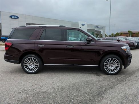 Used 2024 Ford Expedition Limited image 3