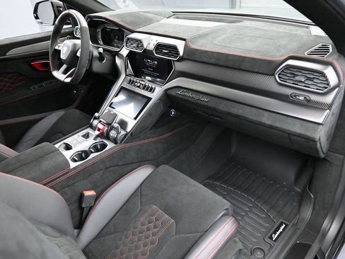 Used 2024 Lamborghini Urus Performante image 35