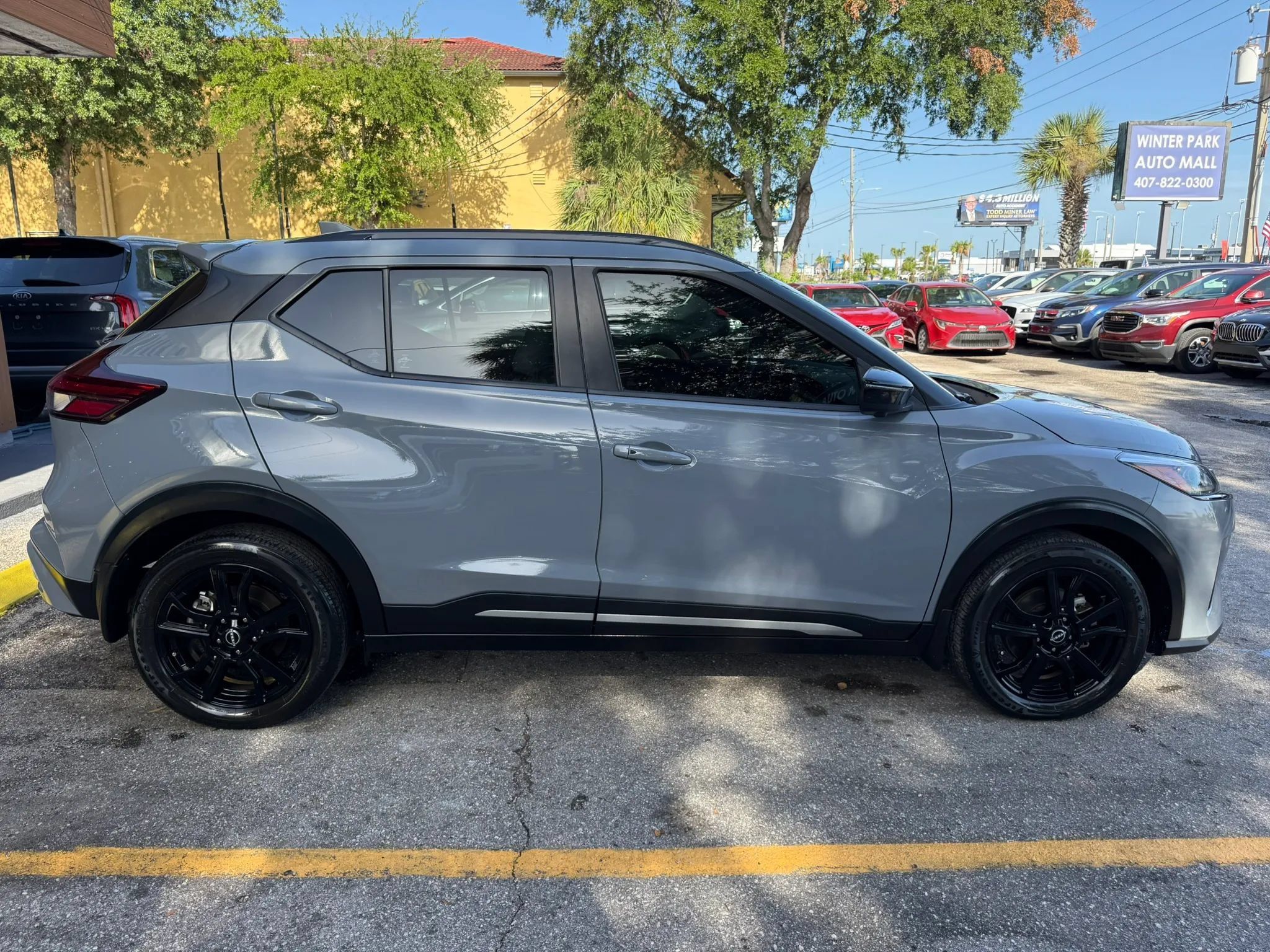 Used 2023 Nissan Kicks SR w/ SR Premium Package FWD image 5