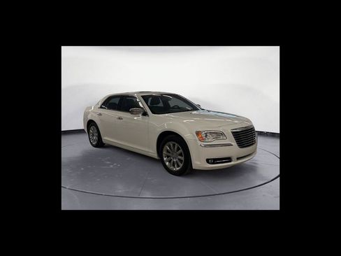 Used 2011 Chrysler 300 C RWD image 8