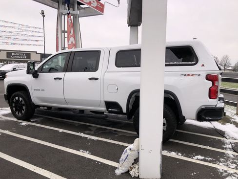 Used 2020 Chevrolet Silverado 2500 Custom w/ Custom Value Package image 3