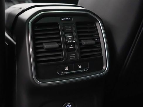 Certified 2026 Porsche Macan AWD/4WD image 20