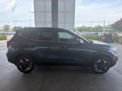 Used 2024 Kia Seltos EX AWD/4WD image 6