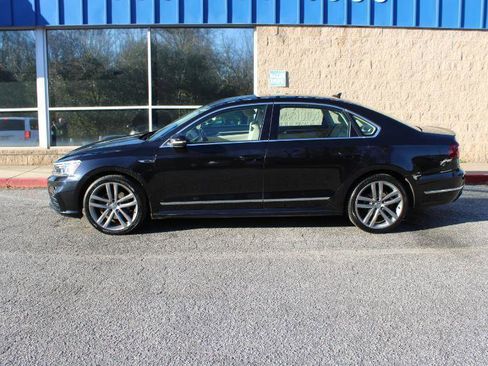 Used 2019 Volkswagen Passat 2.0T SE R-Line FWD image 30