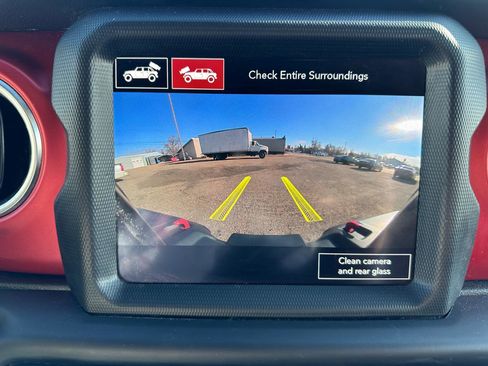 Used 2022 Jeep Wrangler Unlimited Rubicon w/ LED Lighting Group AWD/4WD image 13