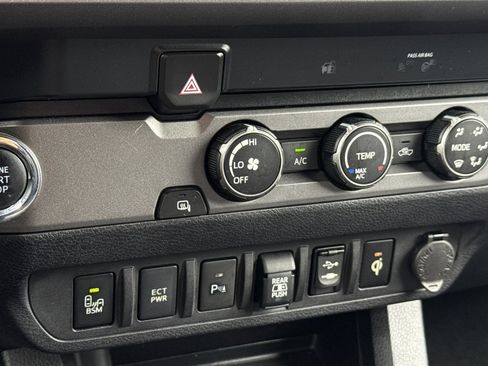 Used 2019 Toyota Tacoma TRD Sport w/ Technology Package RWD image 19