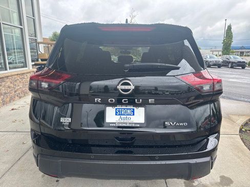 Used 2024 Nissan Rogue SV image 4