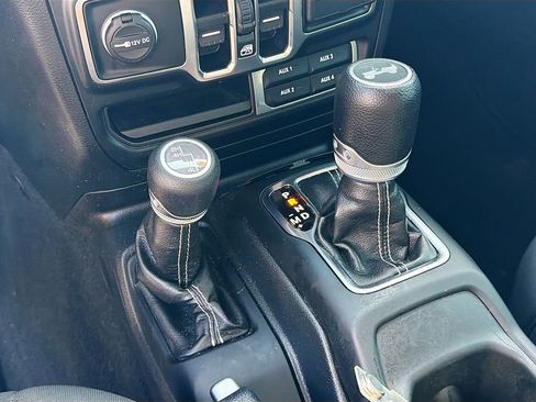 Used 2022 Jeep Wrangler Unlimited Sahara AWD/4WD image 26
