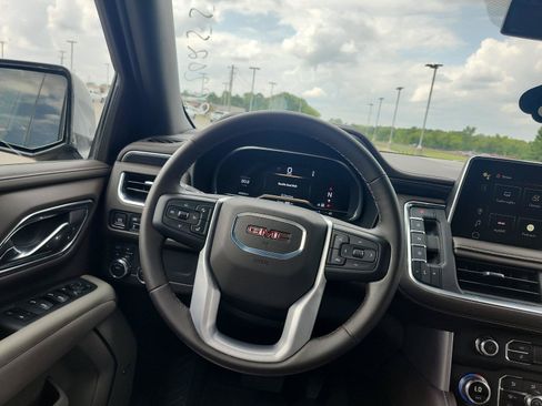 Certified 2024 GMC Yukon SLT w/ SLT Luxury Package AWD/4WD image 14