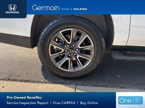 Used 2024 Chevrolet Suburban Z71 w/ Luxury Package AWD/4WD image 9
