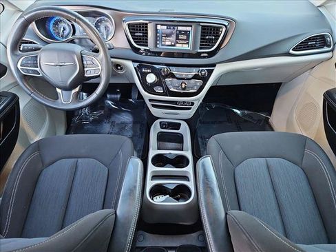 Used 2023 Chrysler Voyager LX FWD image 16