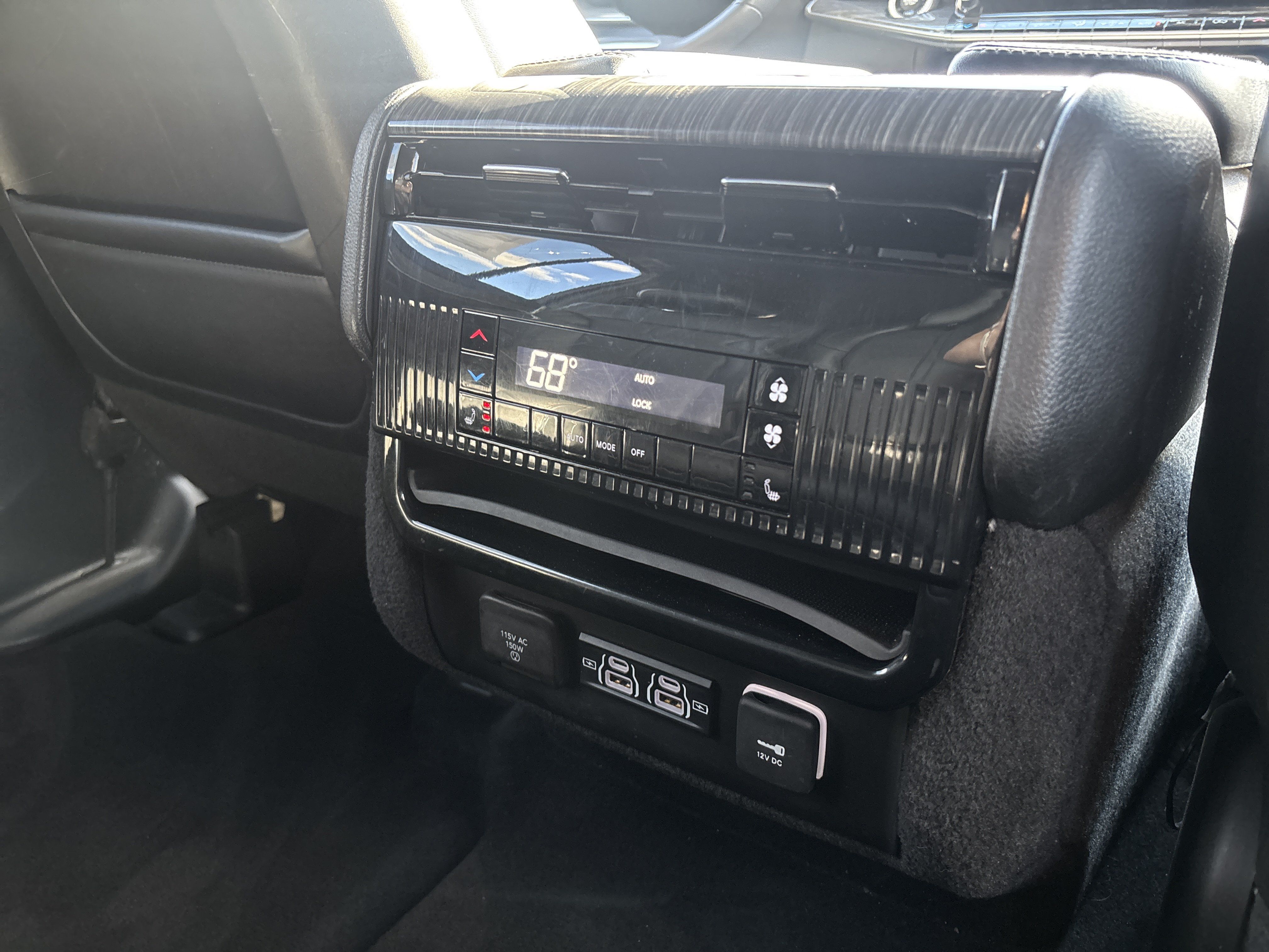 Used 2022 Jeep Wagoneer Series III AWD/4WD image 13