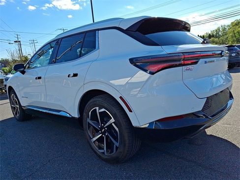 Used 2024 Chevrolet Equinox EV LT image 4