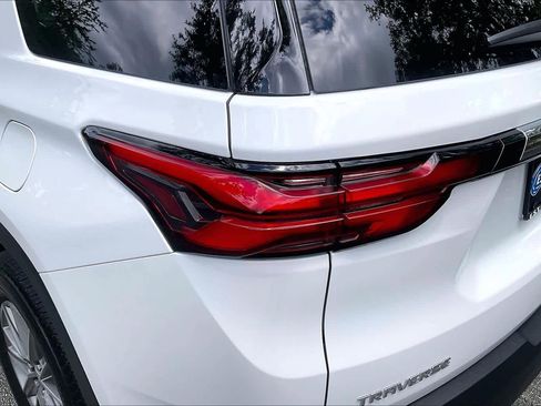 Used 2023 Chevrolet Traverse LT FWD image 31