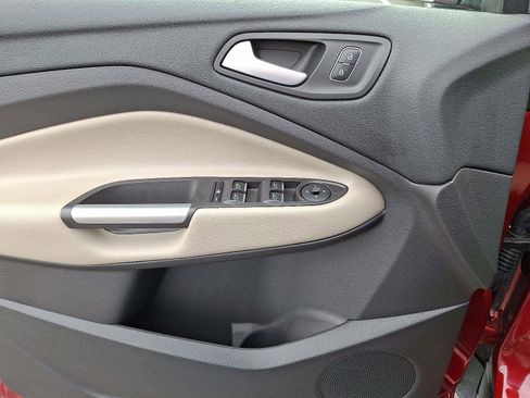 Used 2019 Ford Escape SEL image 12