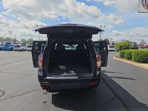 Used 2023 Chevrolet Suburban RST w/ Sport Performance Package AWD/4WD image 22