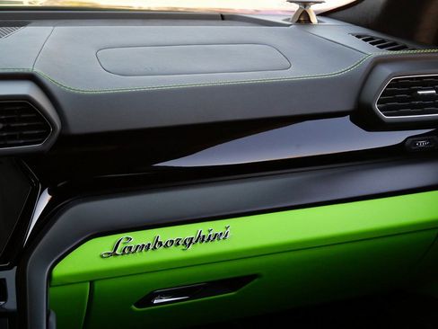 Used 2023 Lamborghini Urus S image 25