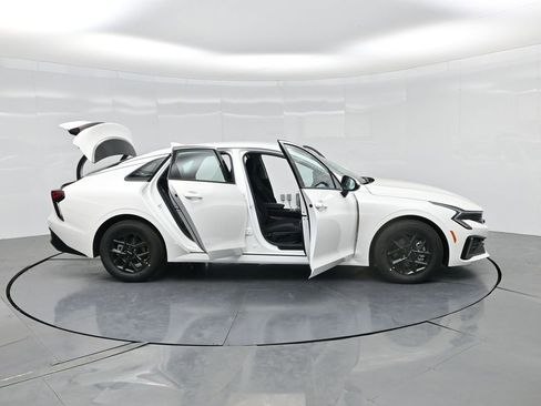 New 2026 Kia K5 LXS FWD image 3