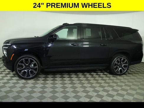 Used 2025 Chevrolet Suburban RST w/ RST Capability Package image 8