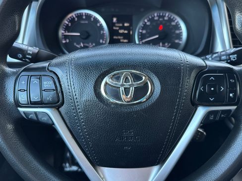 Used 2019 Toyota Highlander LE image 23