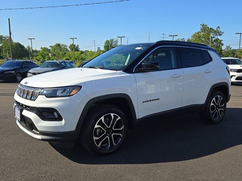Used 2022 Jeep Compass Limited w/ Sun and Sound Group AWD/4WD image 3