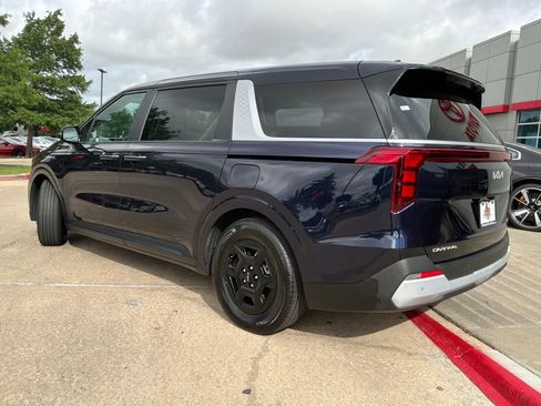 Used 2026 Kia Carnival FWD image 8