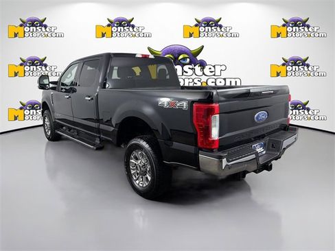 Used 2017 Ford F250 XLT w/ XLT Premium Package image 7