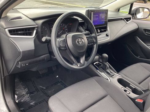 Used 2025 Toyota Corolla LE FWD image 16