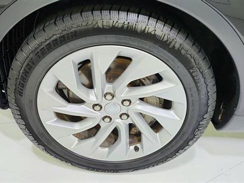 Used 2024 Land Rover Discovery S AWD/4WD image 35
