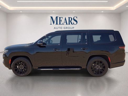 Used 2023 Jeep Wagoneer Series II AWD/4WD image 2