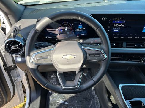 Used 2025 Chevrolet Equinox LT image 30