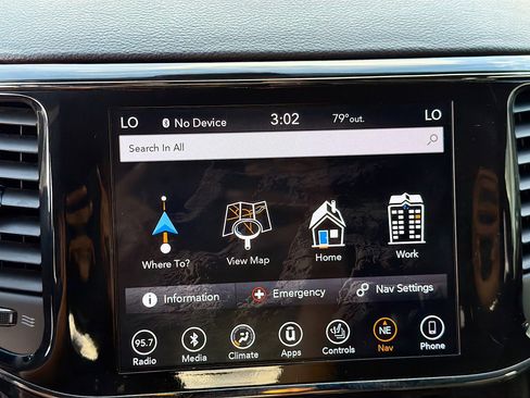 Used 2019 Jeep Grand Cherokee Limited X image 32