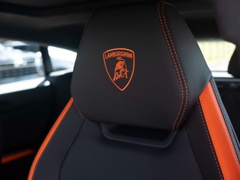 Used 2025 Lamborghini Urus SE AWD/4WD image 14