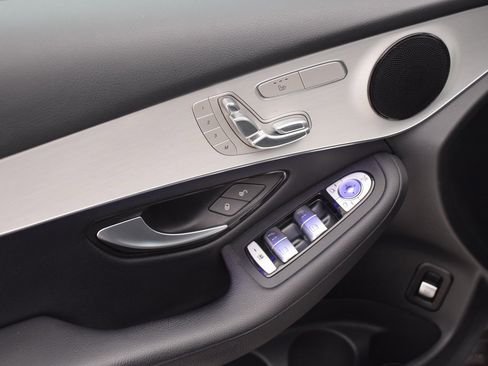 Used 2022 Mercedes-Benz GLC 300 image 21