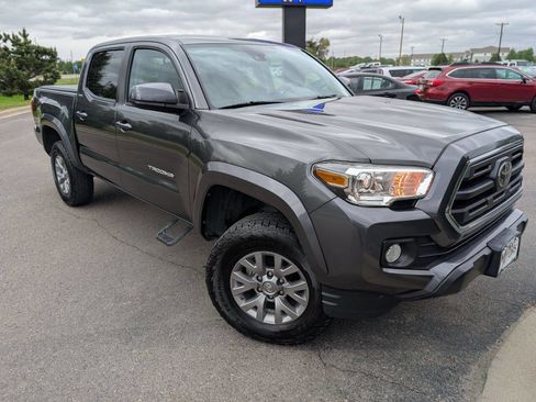 Used 2019 Toyota Tacoma SR5 image 3