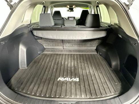 Used 2021 Toyota RAV4 LE image 28