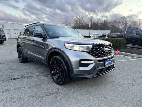 Used 2023 Ford Explorer ST w/ Technology Package image 9