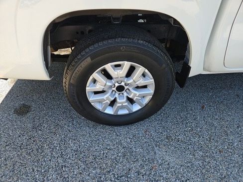 Used 2022 Nissan Frontier SV image 11
