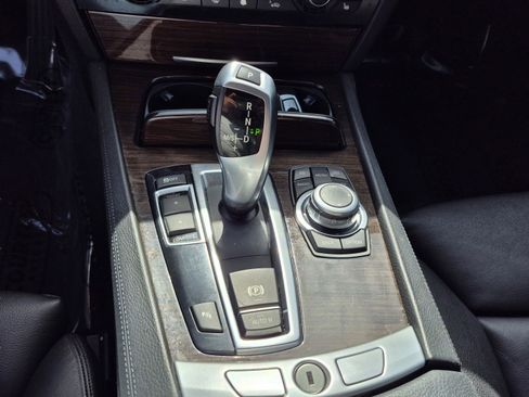 Used 2011 BMW 740i RWD image 27
