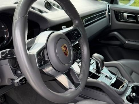 Used 2022 Porsche Cayenne E-Hybrid image 18