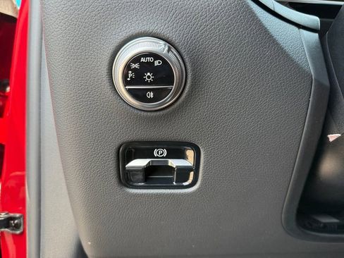 Used 2024 Mercedes-Benz GLC 300 4MATIC image 24