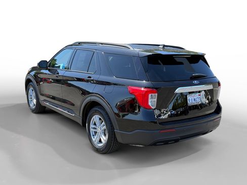 Certified 2023 Ford Explorer XLT RWD image 3
